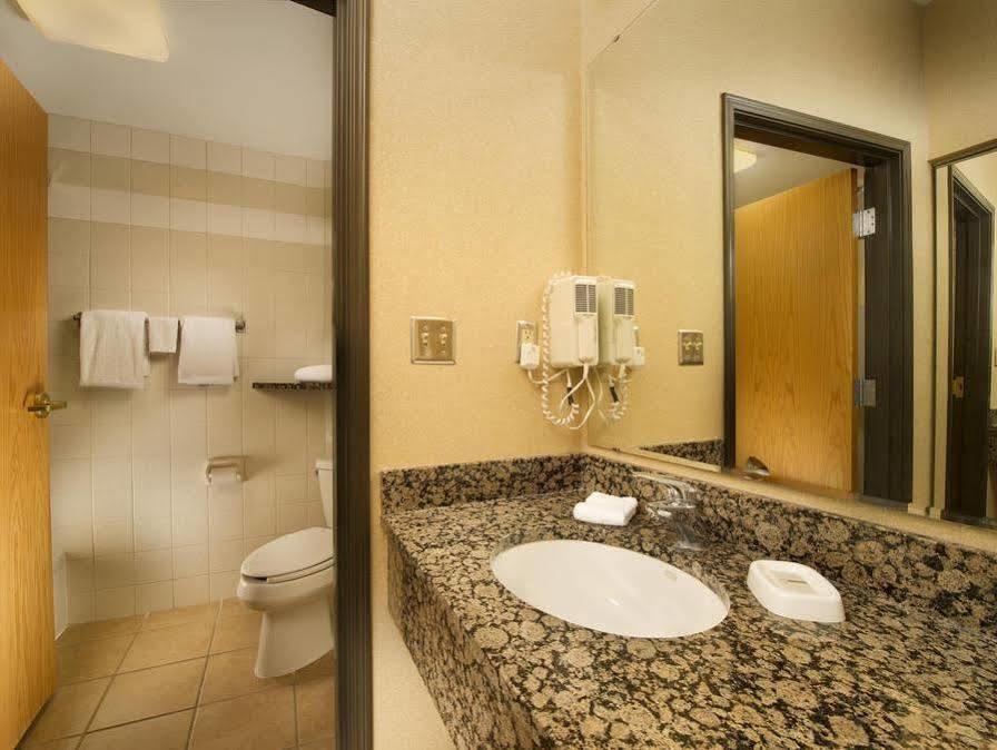Drury & North Stone Oak Hotel 3*